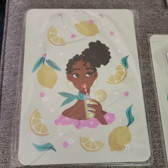 A Set Clipboard with pad of paper - Picture 2 of 3